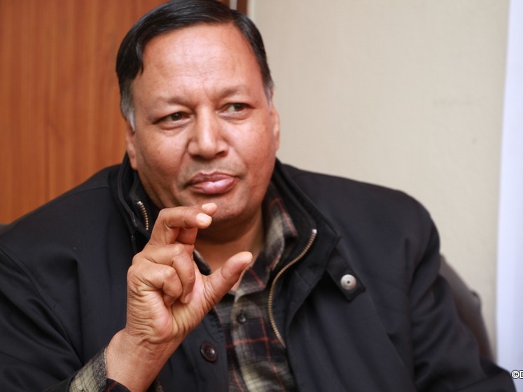 बूढानिलकण्ठ मावि पुगेपछि शिक्षामन्त्री प्रभावित